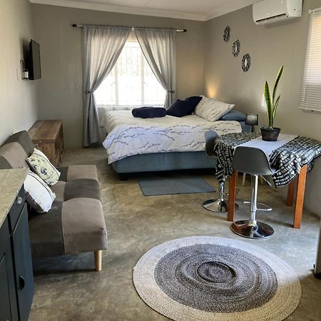 Stellies Accommodation - Room 1 Keetmanshoop Exterior photo