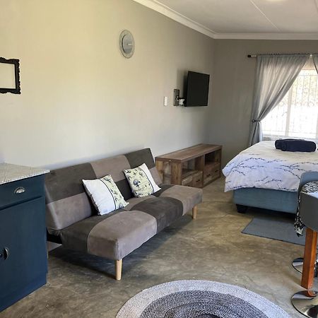 Stellies Accommodation - Room 1 Keetmanshoop Exterior photo