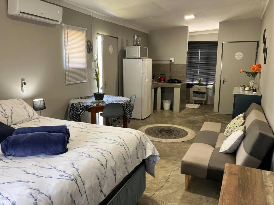 Stellies Accommodation - Room 1 Keetmanshoop Exterior photo