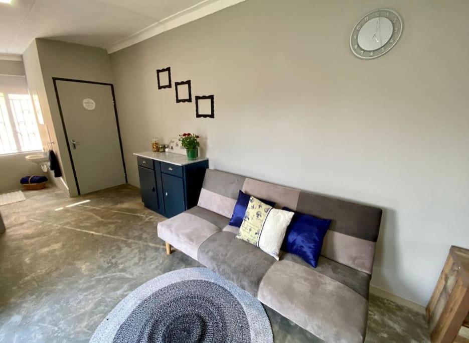 Stellies Accommodation - Room 1 Keetmanshoop Exterior photo