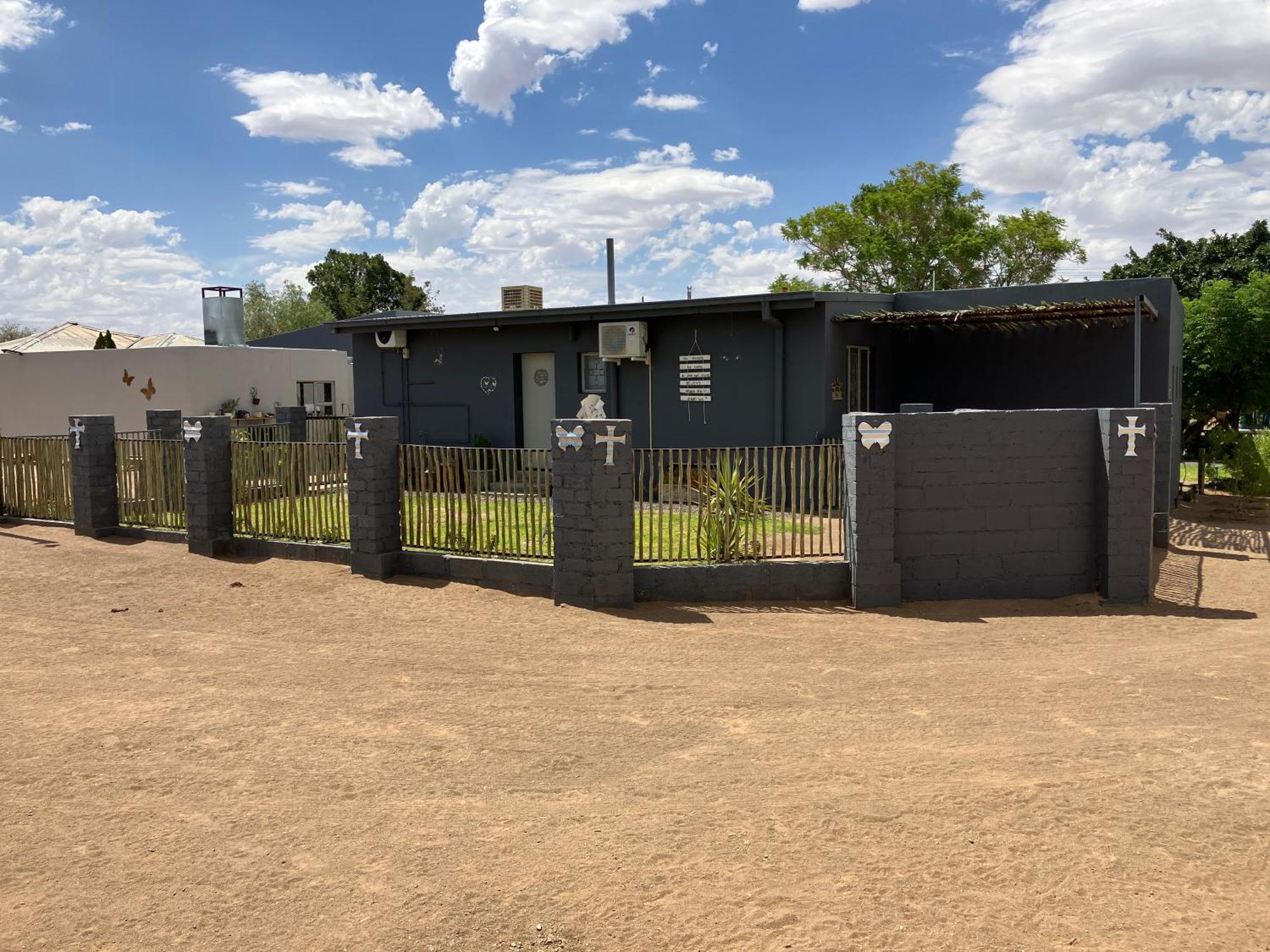 Stellies Accommodation - Room 1 Keetmanshoop Exterior photo