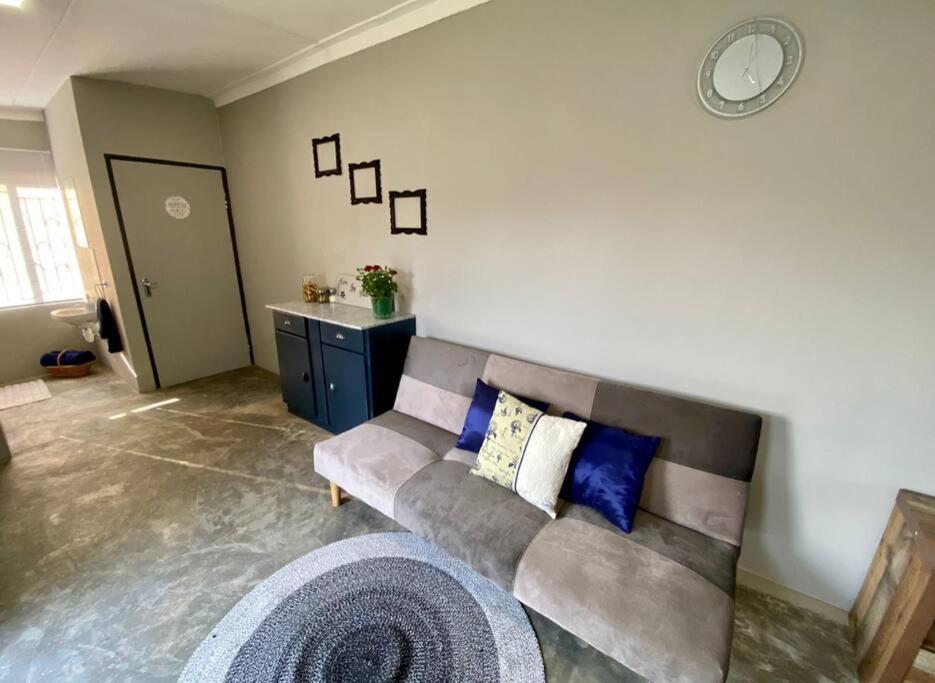 Stellies Accommodation - Room 1 Keetmanshoop Exterior photo